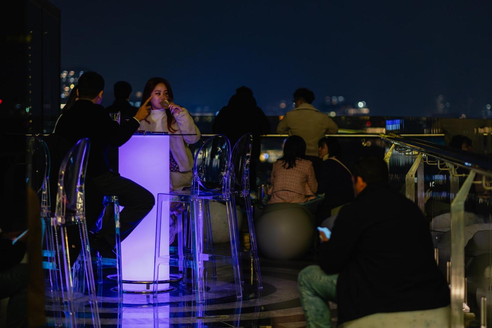 May De Ville Lakeside Hotel Hanoj Exteriér fotografie Sky bar at the Ritz-Carlton, Seoul