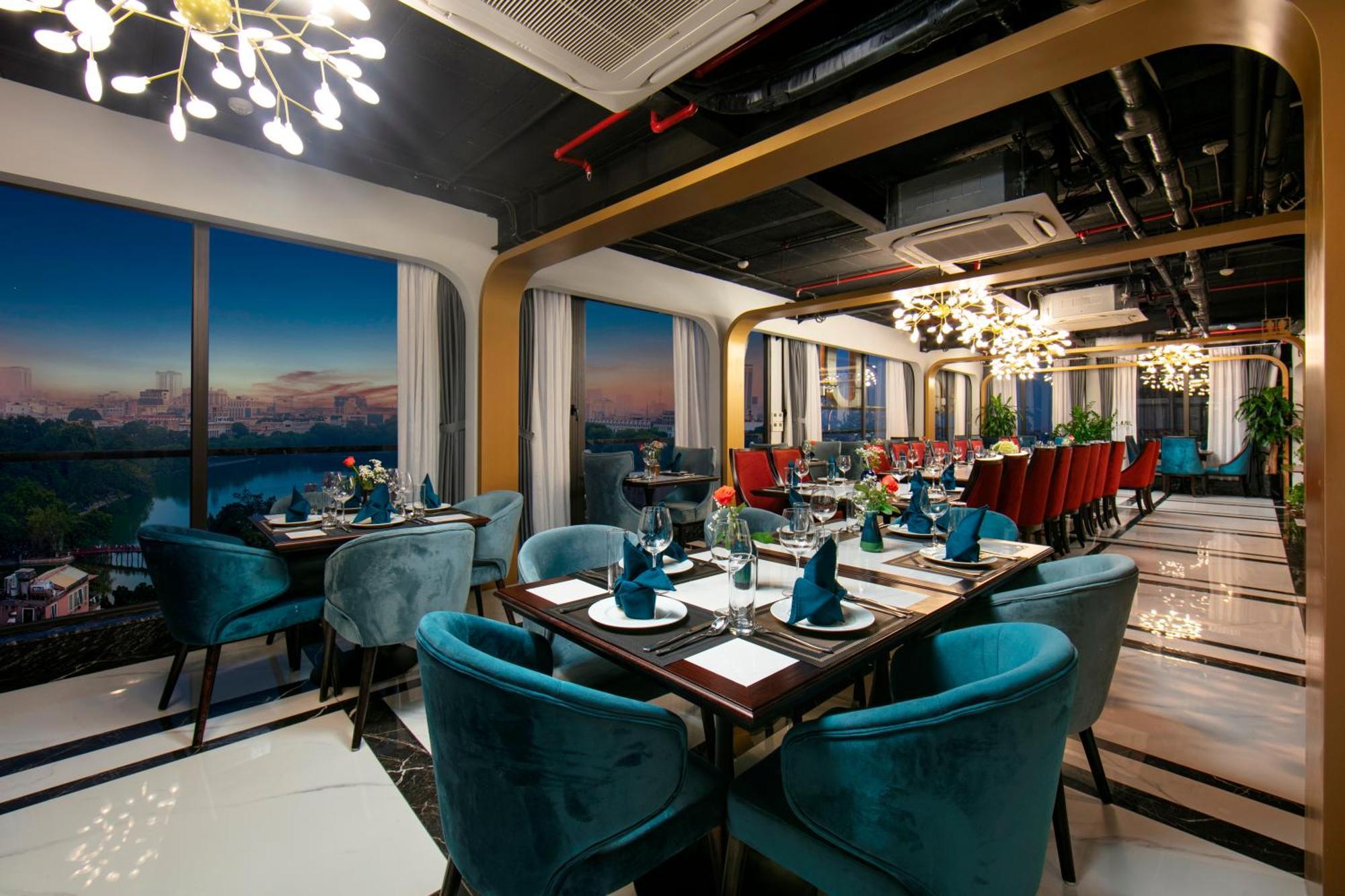 May De Ville Lakeside Hotel Hanoj Exteriér fotografie The 360° Restaurant