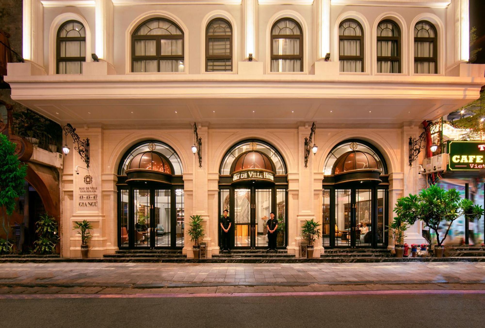 May De Ville Lakeside Hotel Hanoj Exteriér fotografie The hotel's entrance