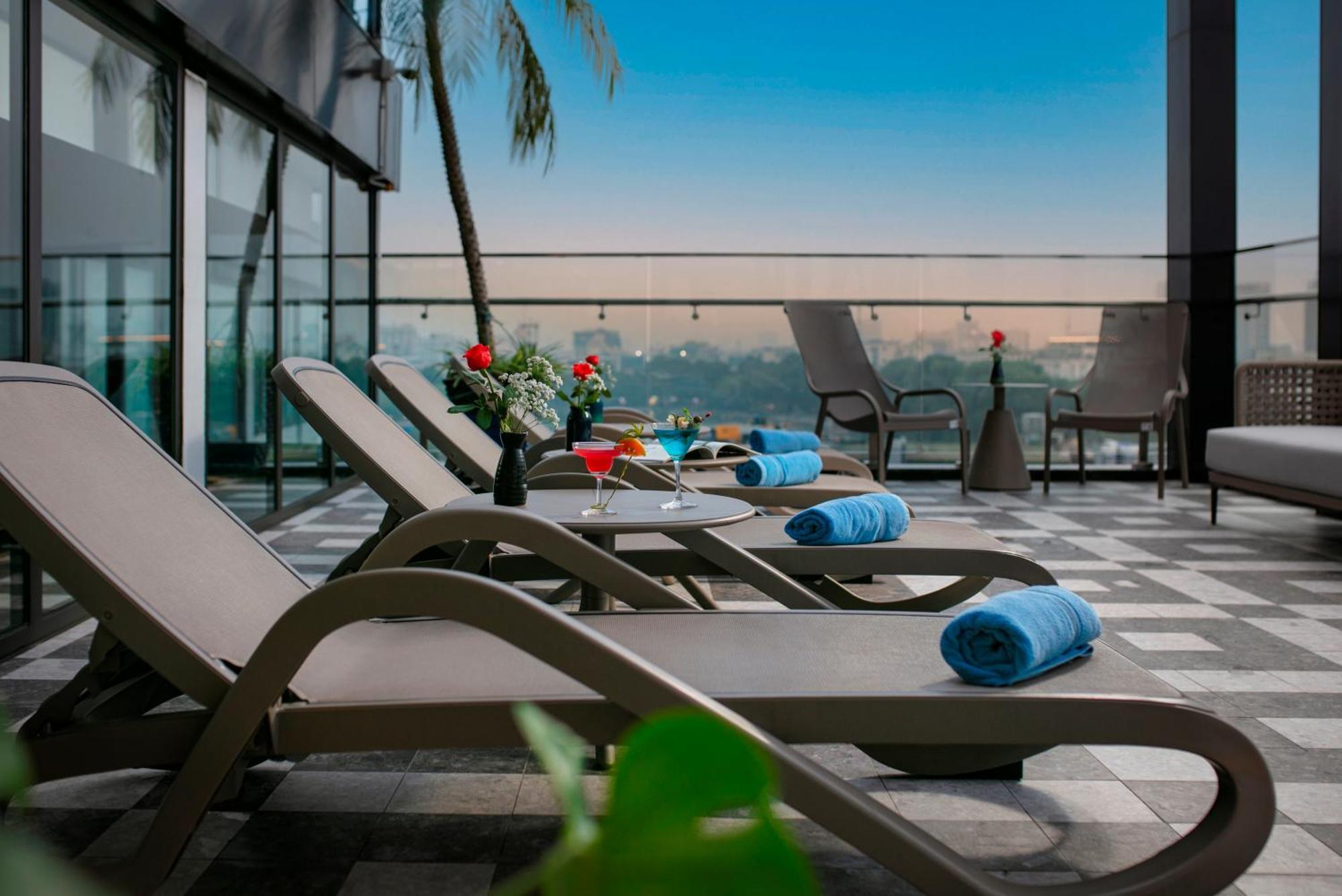 May De Ville Lakeside Hotel Hanoj Exteriér fotografie Rooftop pool