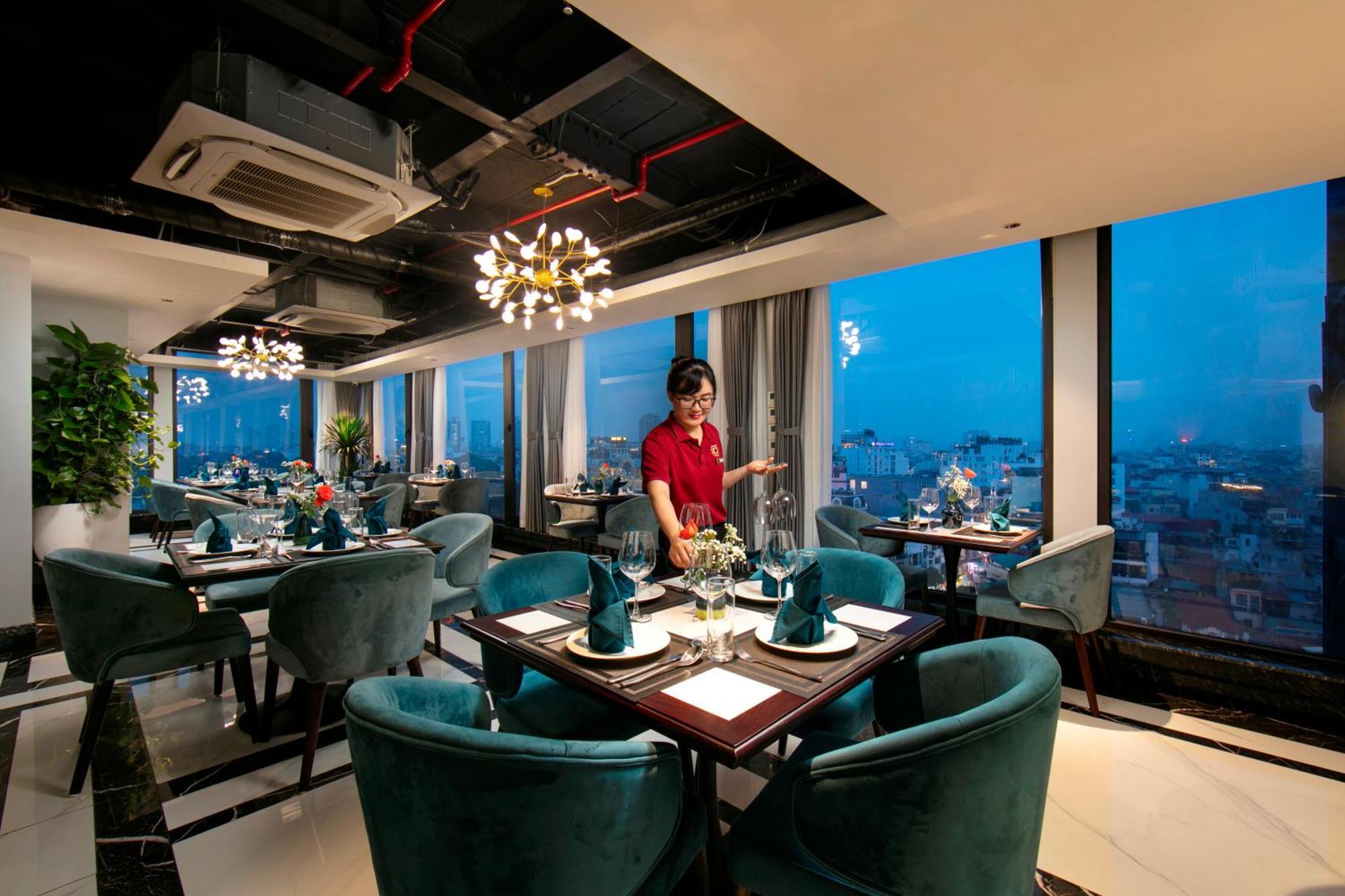 May De Ville Lakeside Hotel Hanoj Exteriér fotografie The 360 Restaurant