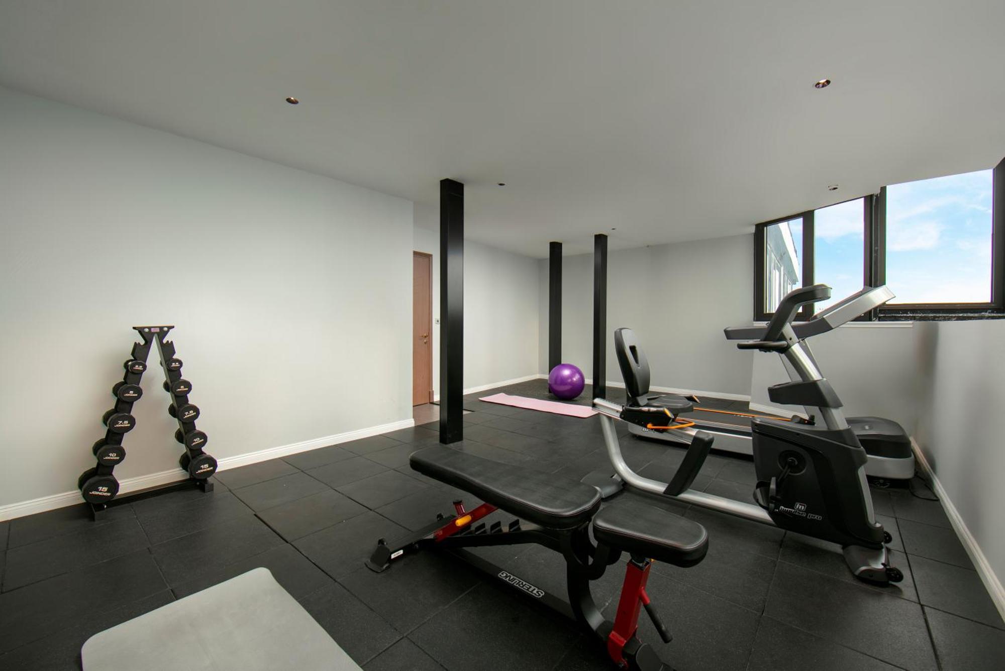 May De Ville Lakeside Hotel Hanoj Exteriér fotografie The gym at the 2012 Olympic Village